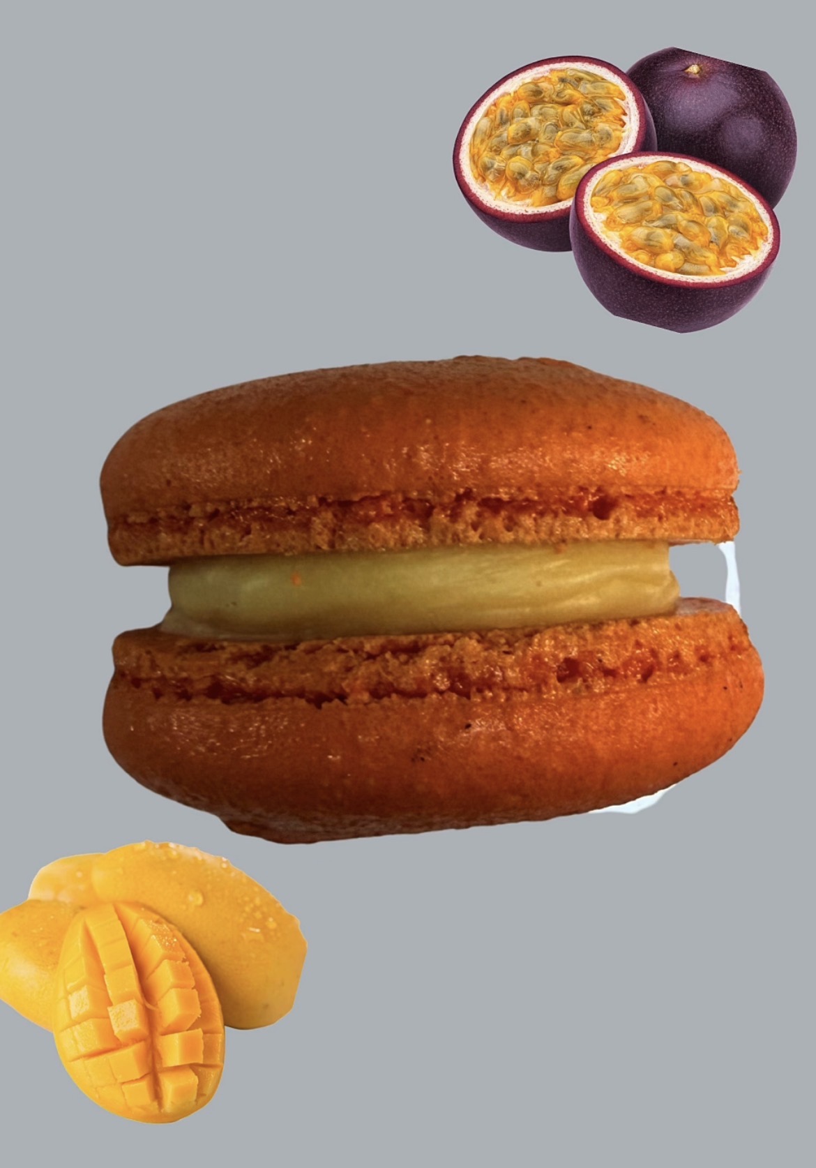 Macaron artisanal mangue passion entouré de fruits de la passion et de mangue fraîche, Mme Macarons Marseille