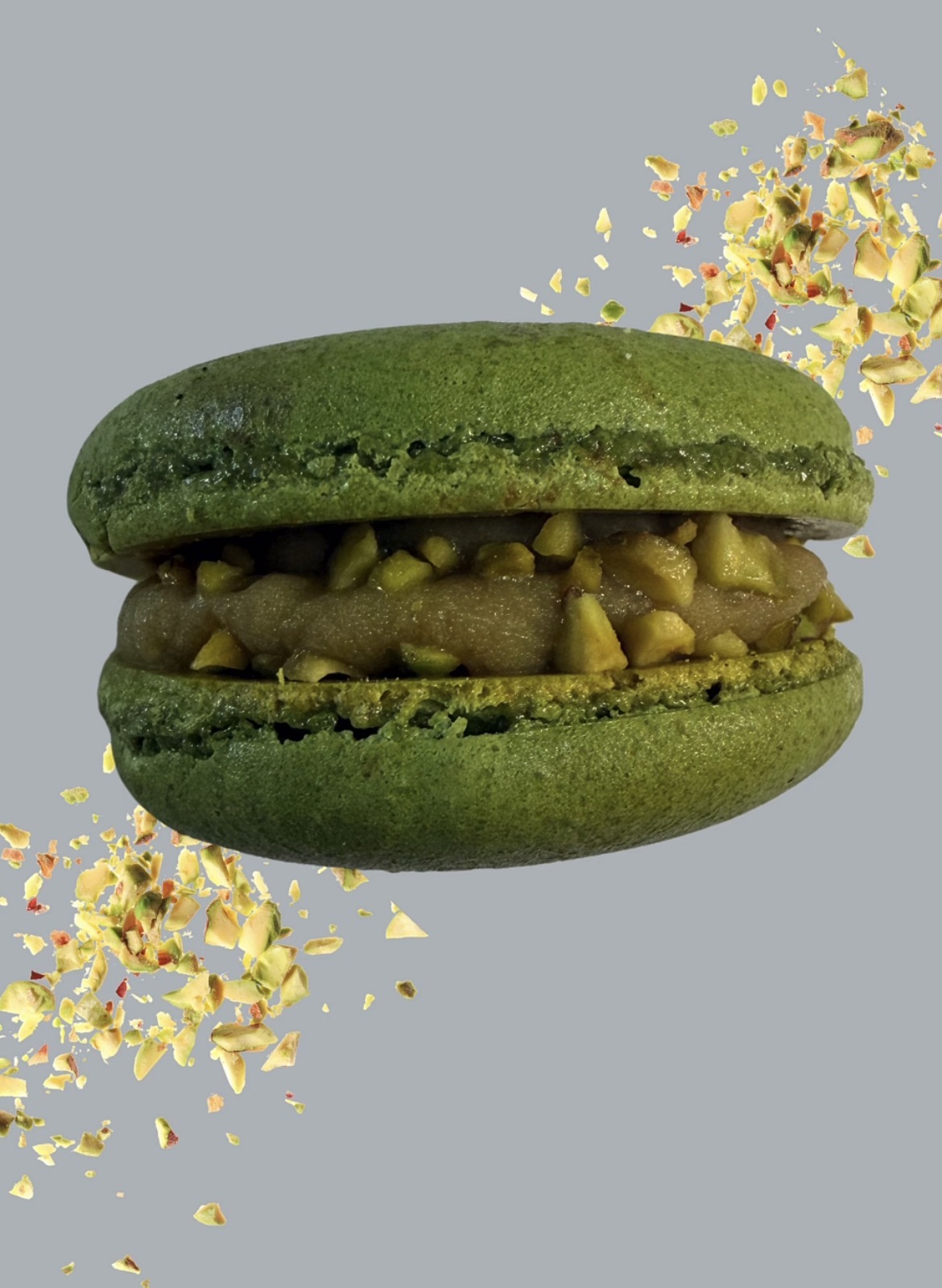 Macaron artisanal pistache garni d'éclats de pistache, Mme Macarons Marseille